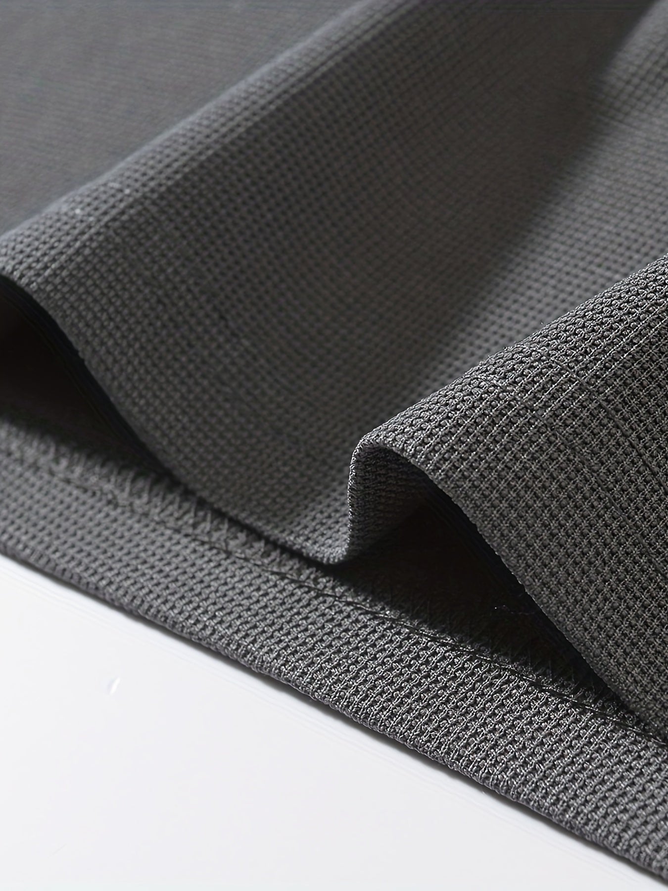 تي شيرت رجالي بأكمام طويلة ورقبة دائرية بقصة ضيقة مع نصف زر