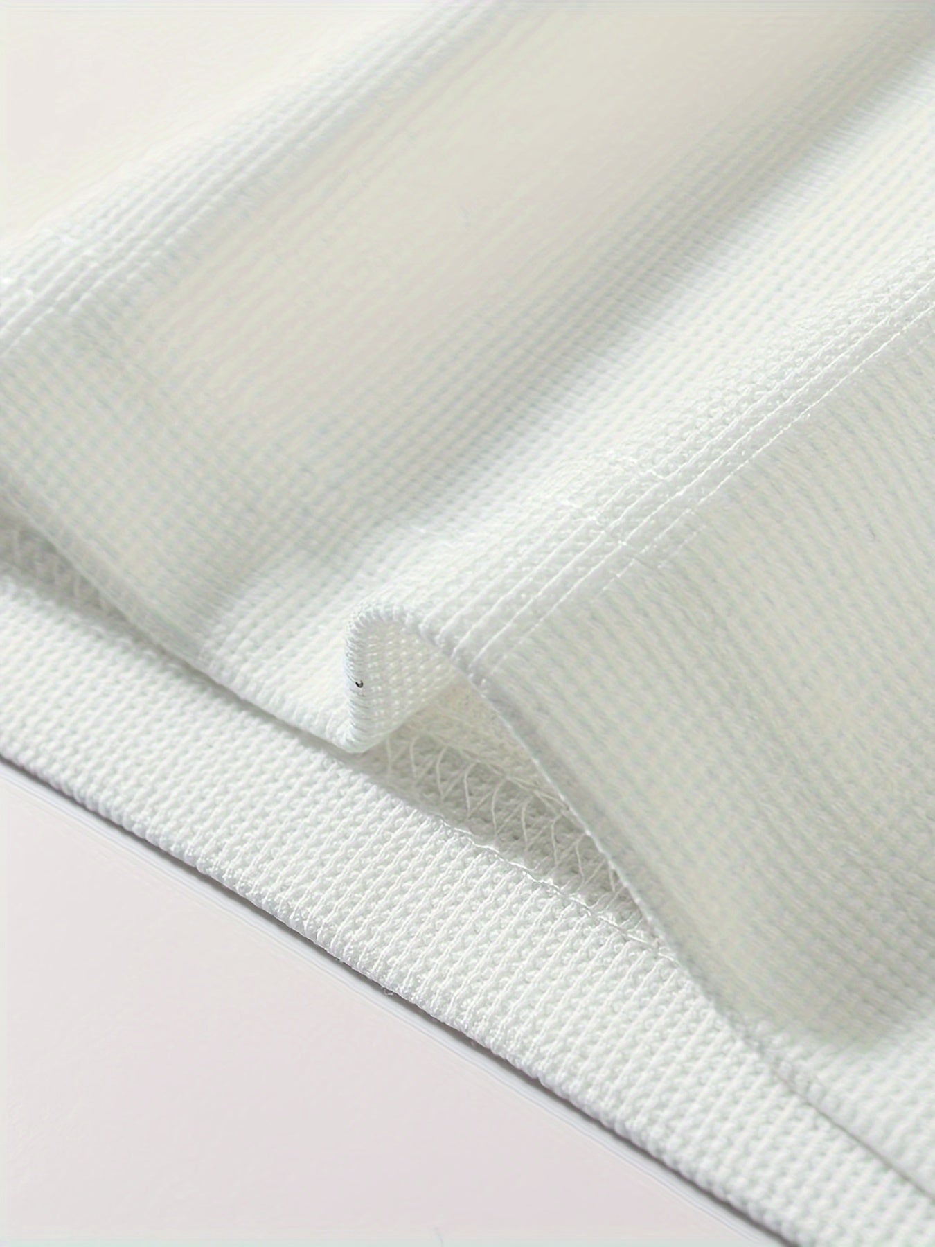 تي شيرت رجالي بأكمام طويلة ورقبة دائرية بقصة ضيقة مع نصف زر