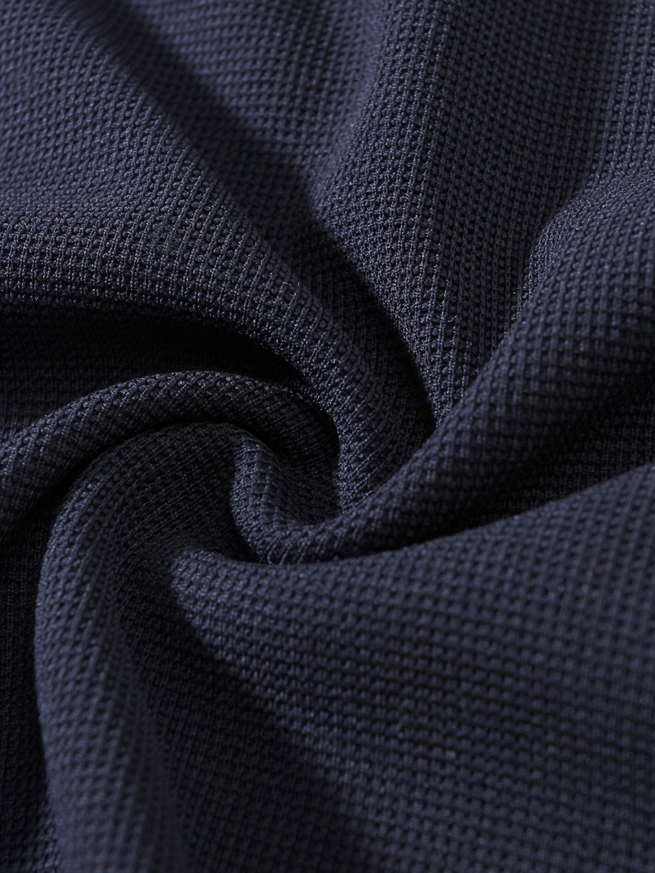 تي شيرت رجالي بأكمام طويلة ورقبة دائرية بقصة ضيقة مع نصف زر