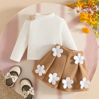 موضة 2025 sweet and fashionable baby بنت small high neck decal أكمام طويلةd توب fabric decal shorts طقم