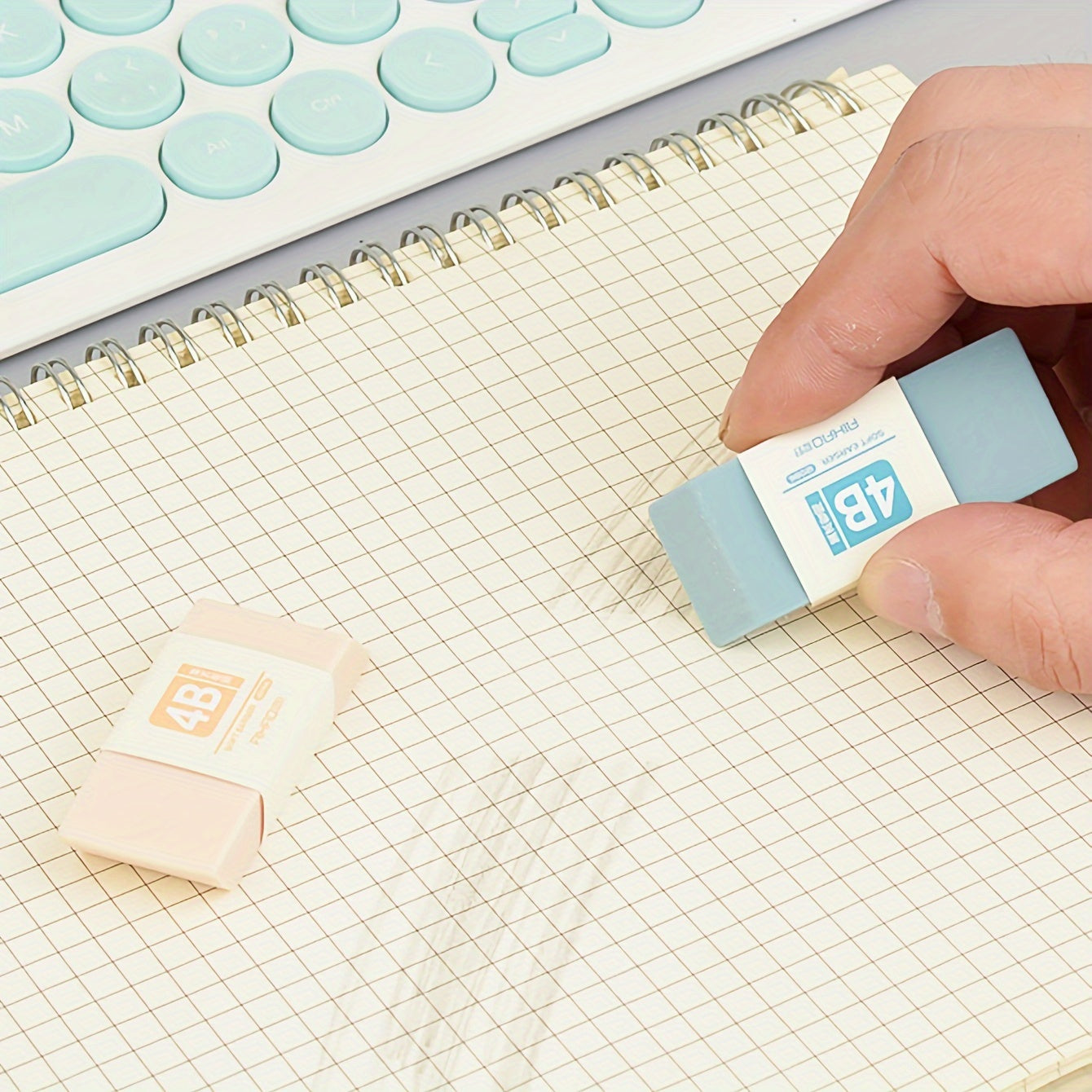 مجموعة من 4 ممحاة مكعبة