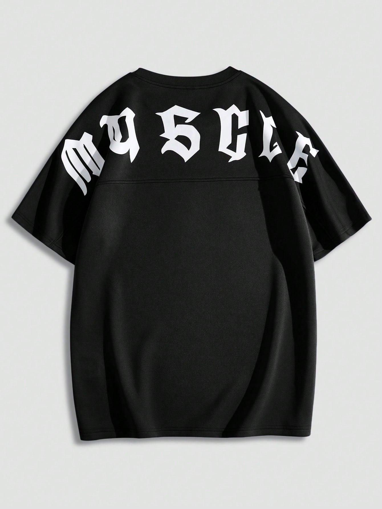 تي شيرت بطباعة أحرف للرجال