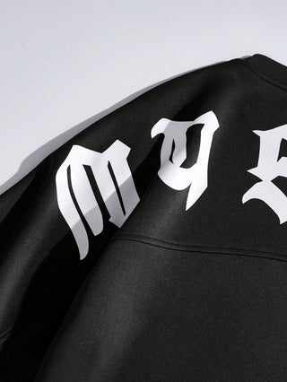 تي شيرت بطباعة أحرف للرجال