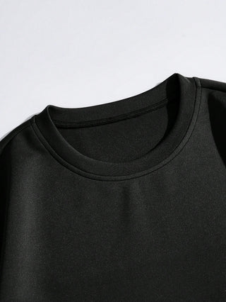 تي شيرت بطباعة أحرف للرجال