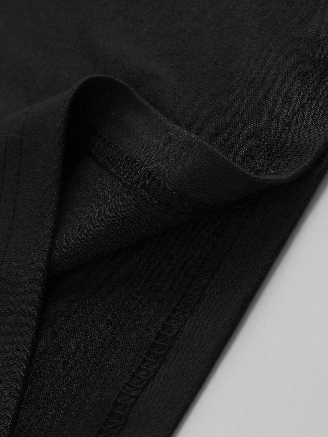 تيشيرت ذو أكمام قصيرة