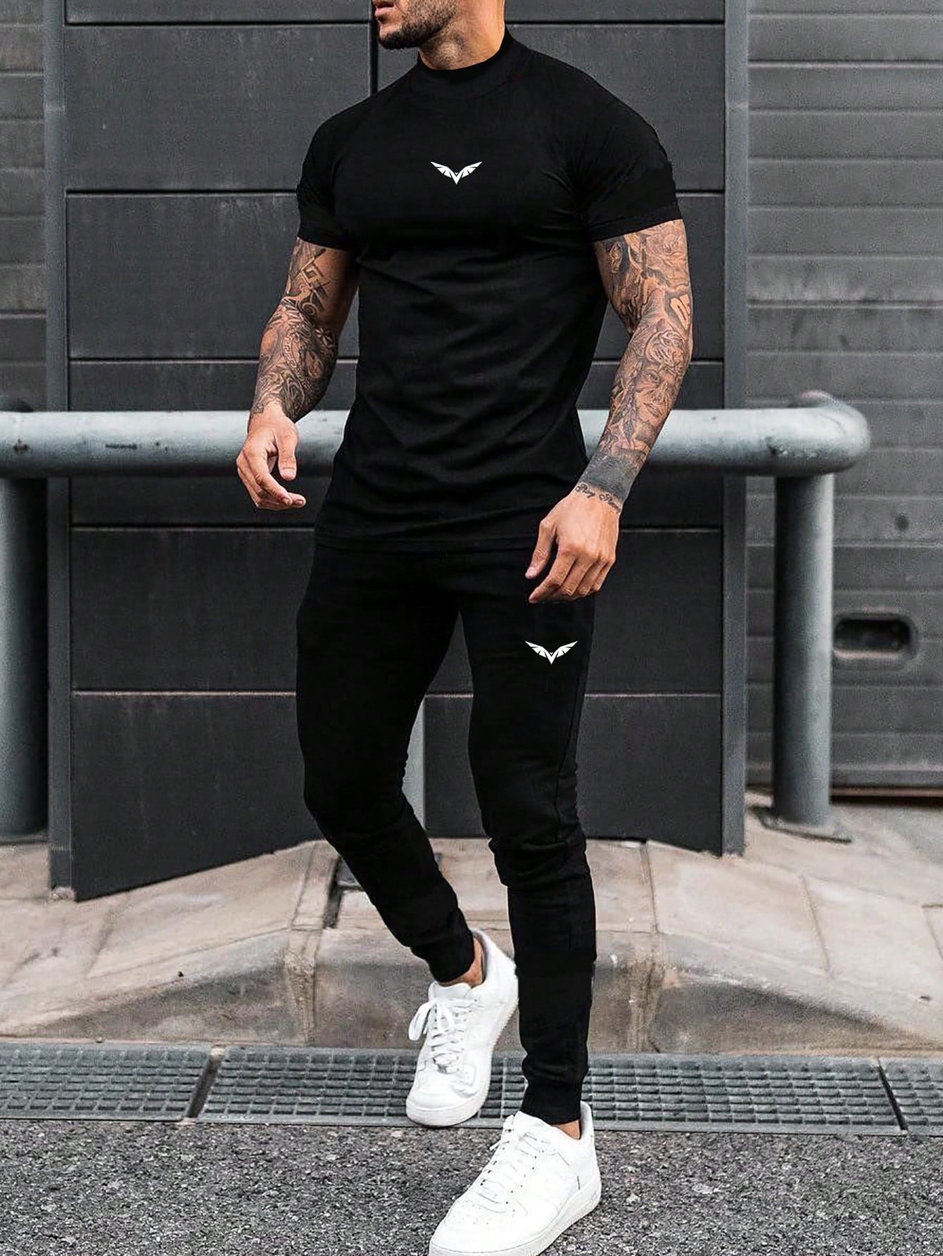 تي شيرت وبنطلون