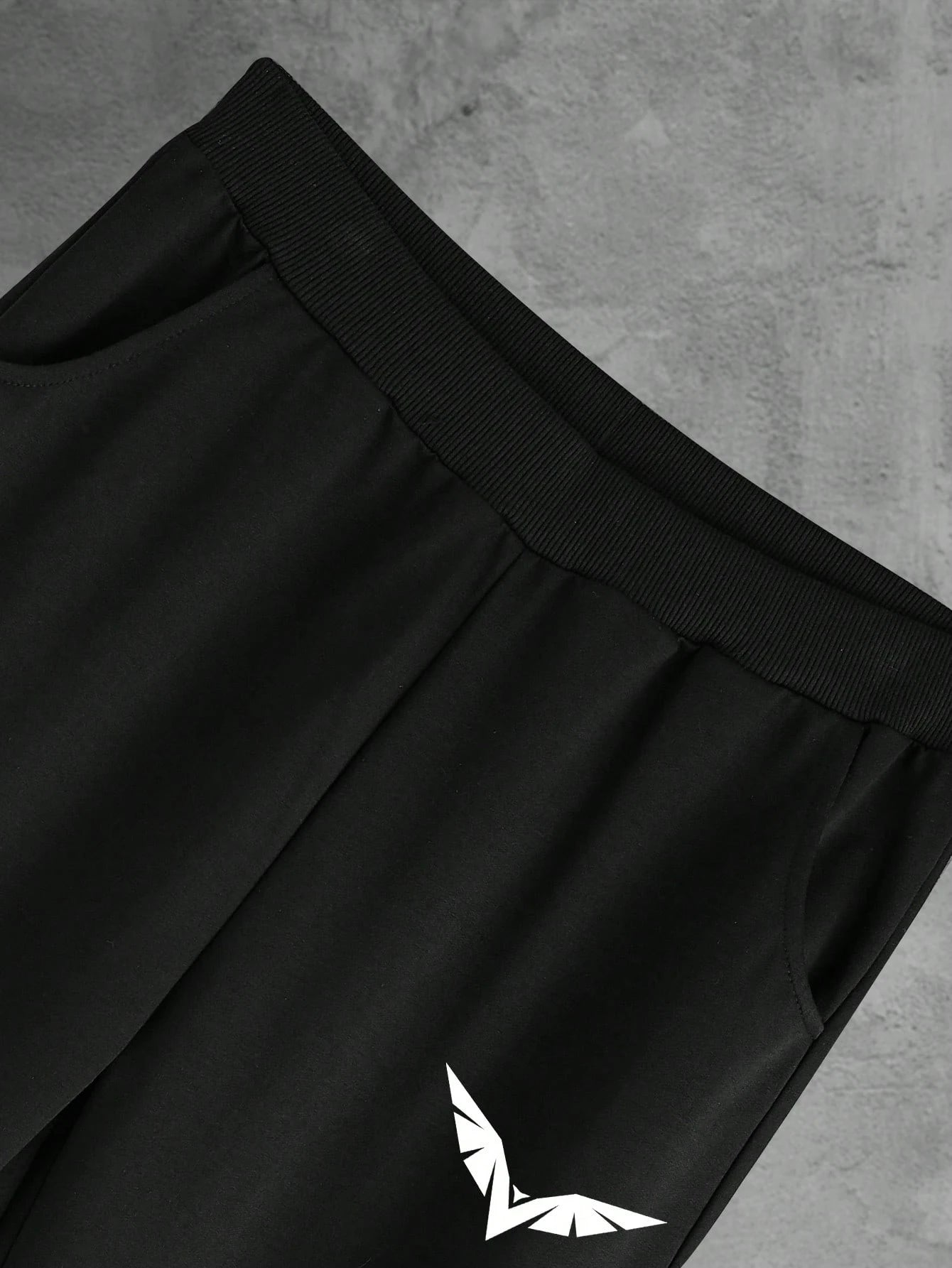 تي شيرت وبنطلون