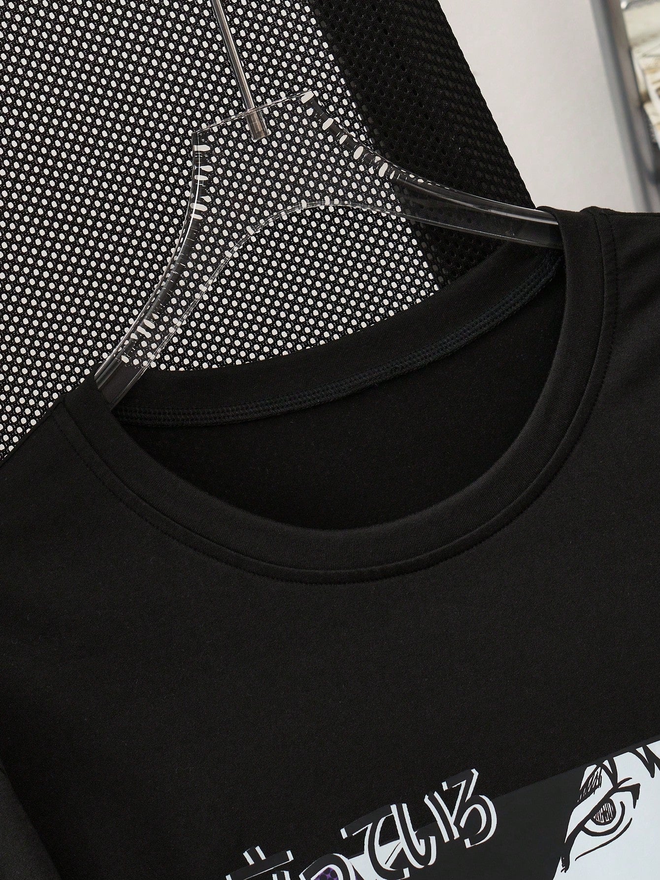 تي شيرت مطبوع برسم رجل وحرف ياباني