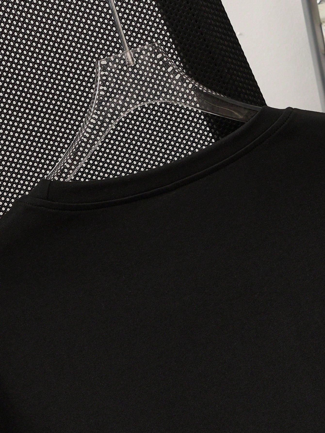 تي شيرت مطبوع برسم رجل وحرف ياباني