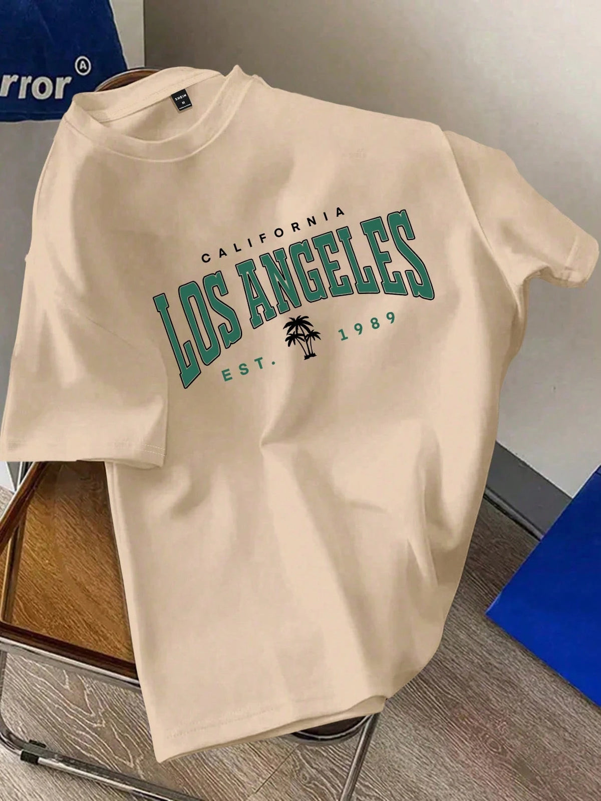 تي شيرت بأكمام قصيرة