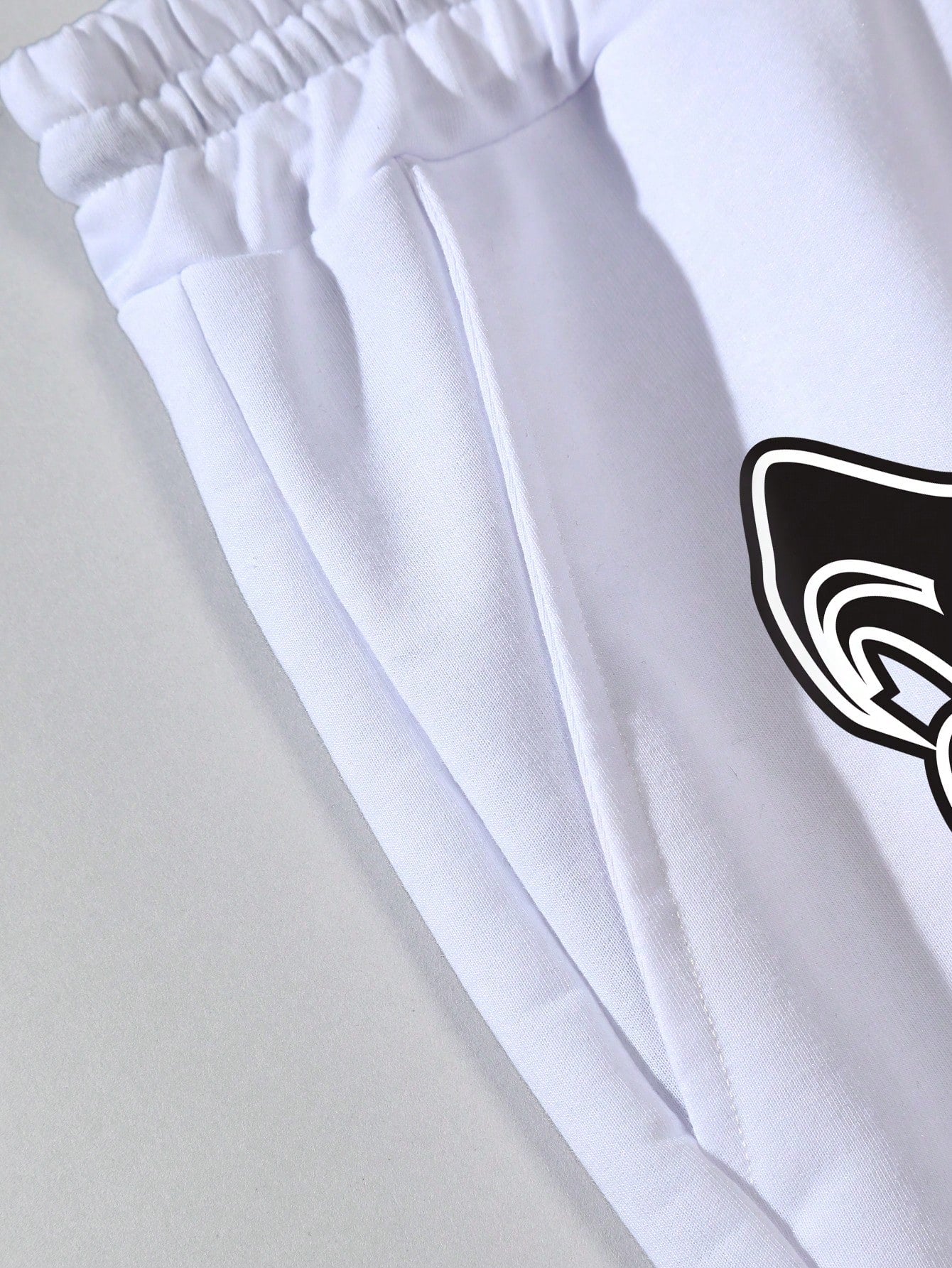 شورت رسالة الرسم ذو المقاس الواسع