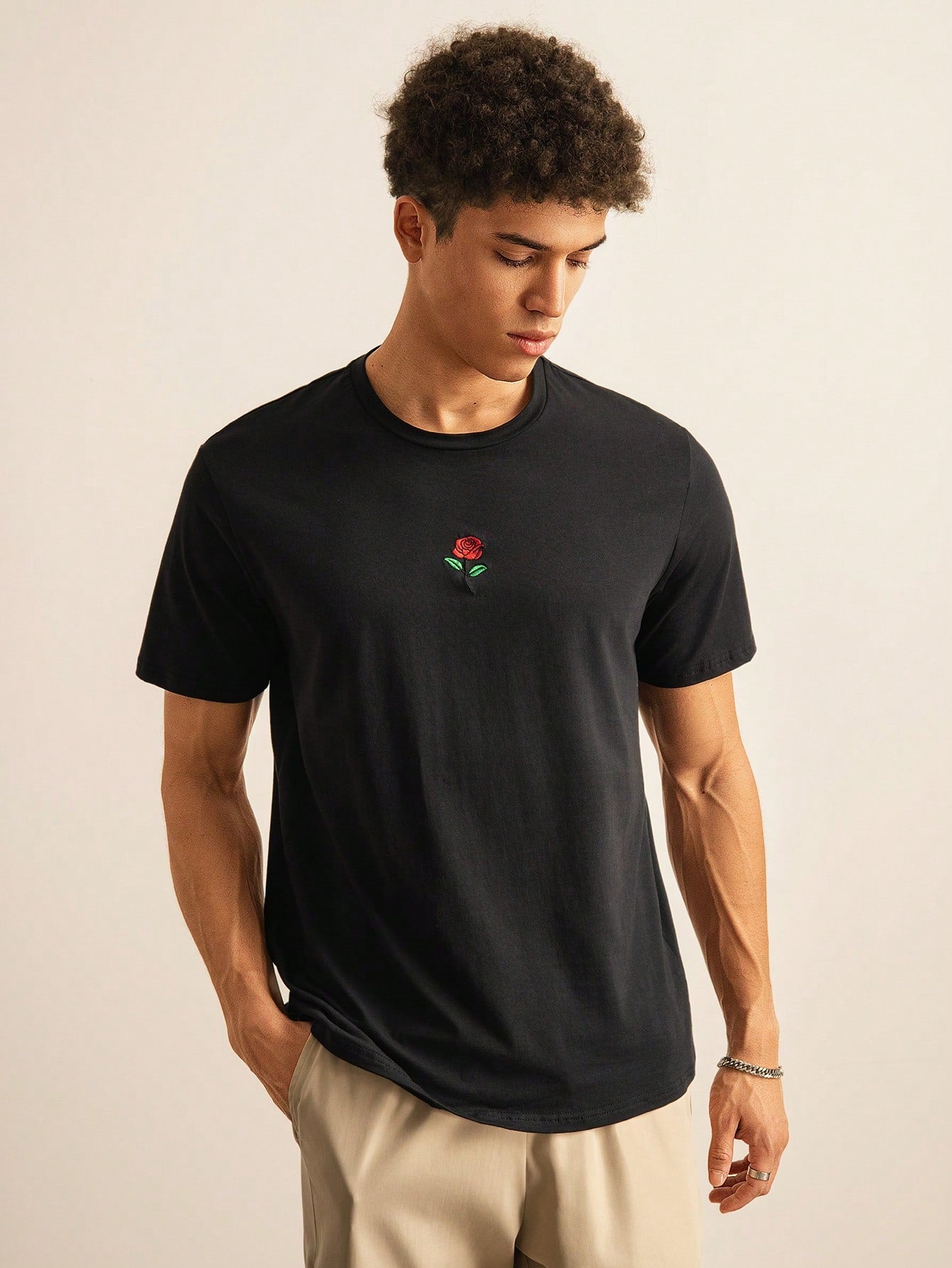 تي شيرت قصير الأكمام من القطن