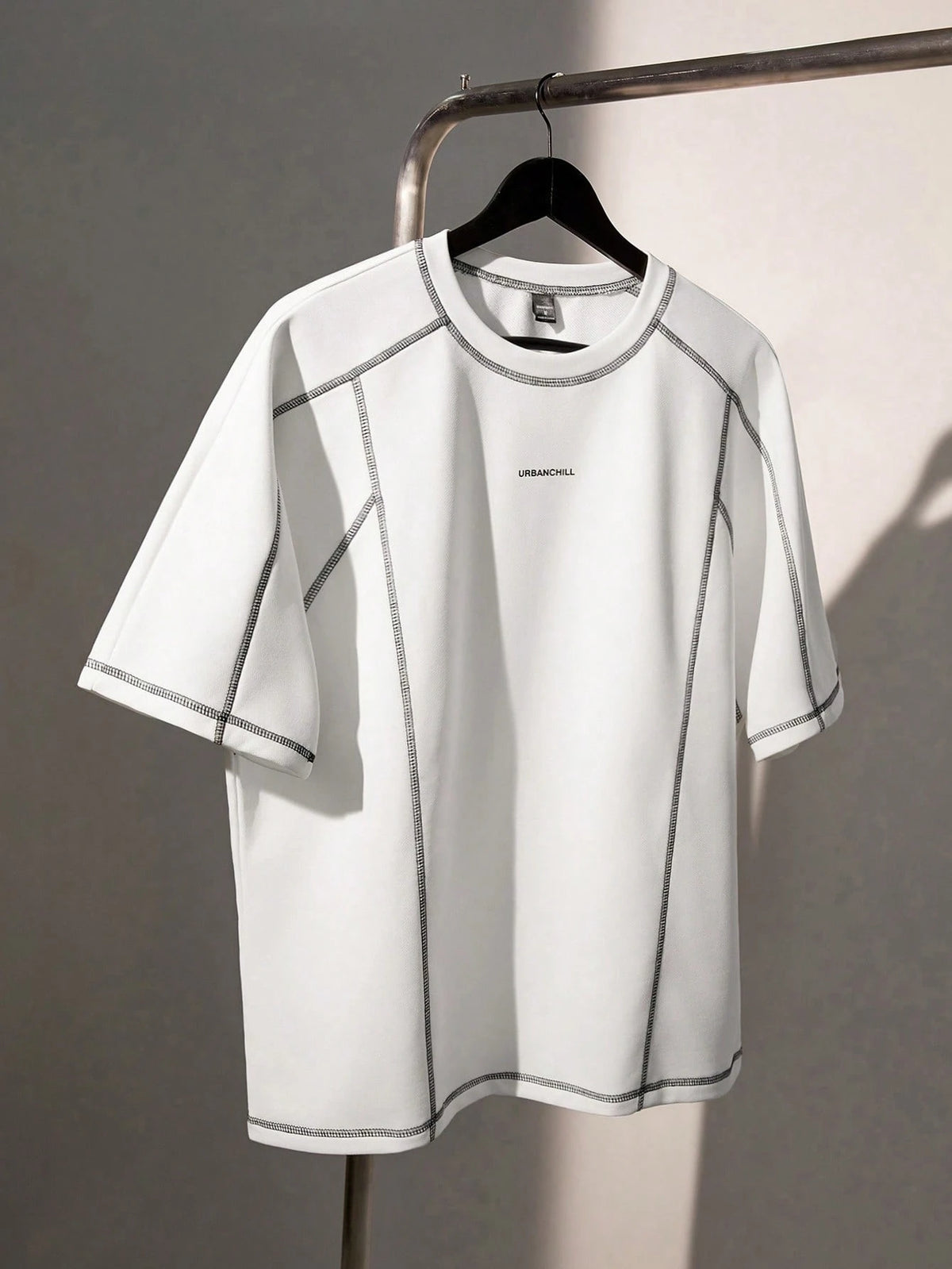 تيشيرت قصير الأكمام