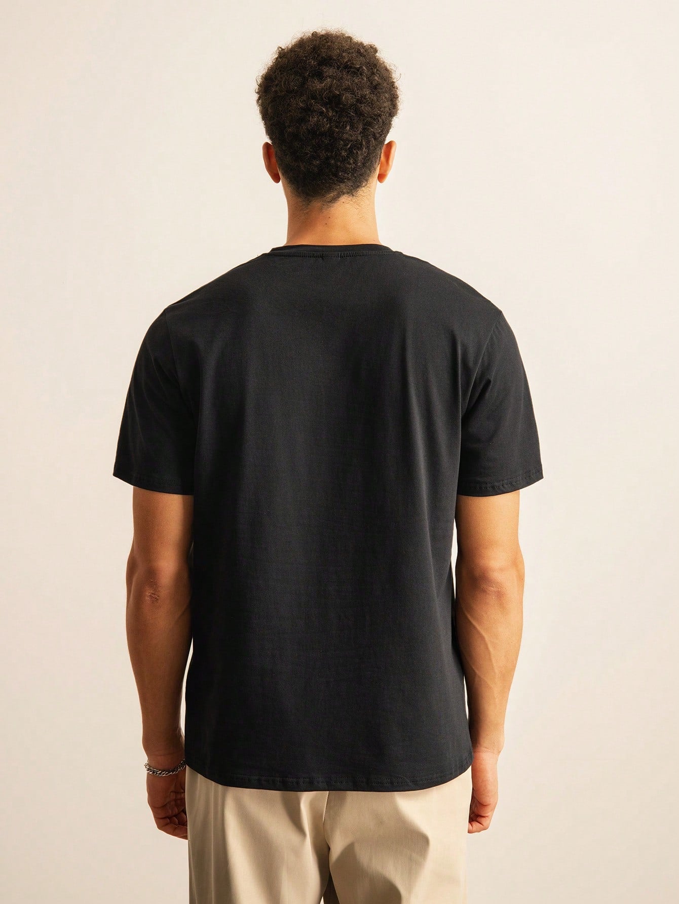 تي شيرت قصير الأكمام من القطن