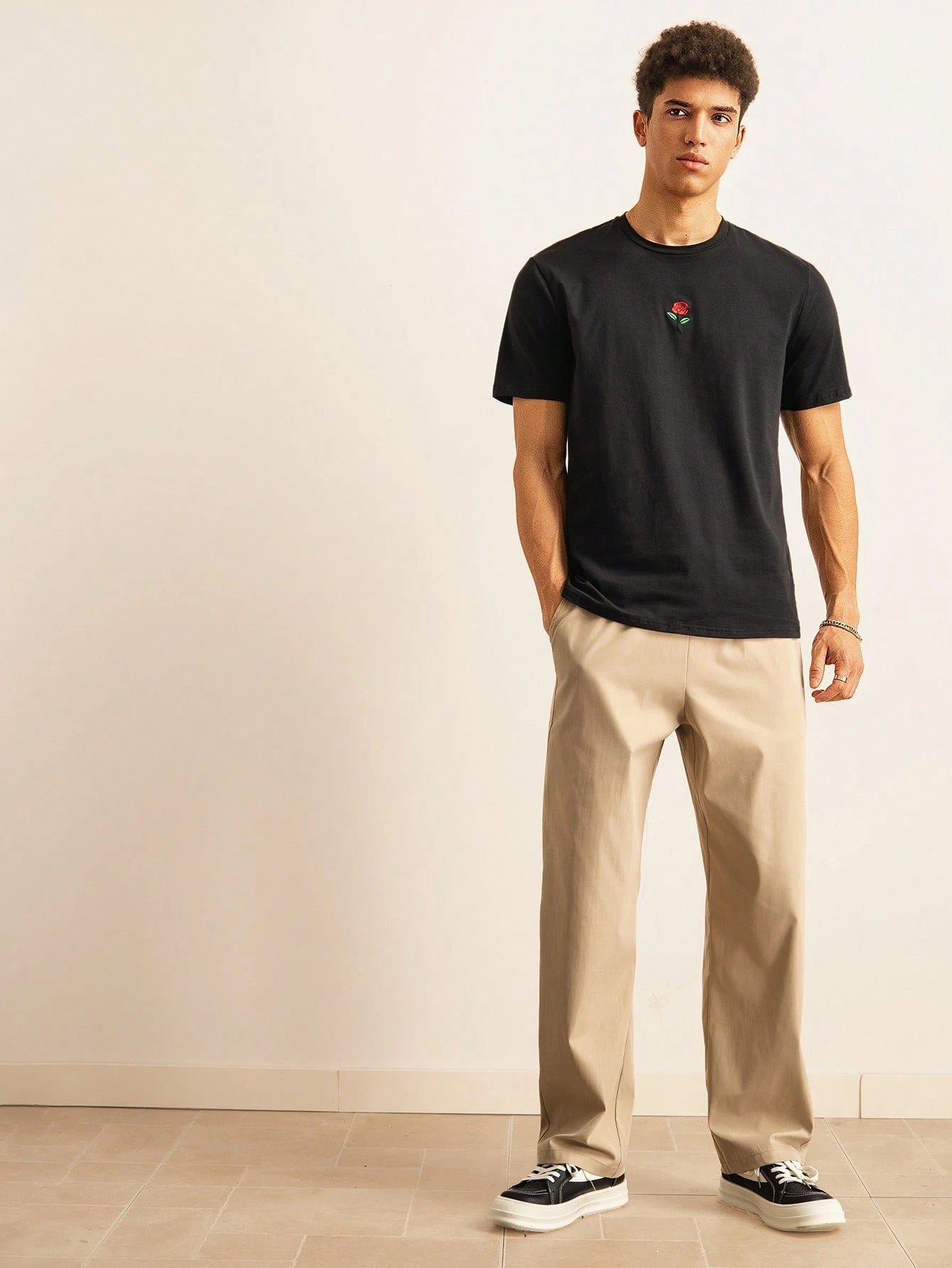 تي شيرت قصير الأكمام من القطن