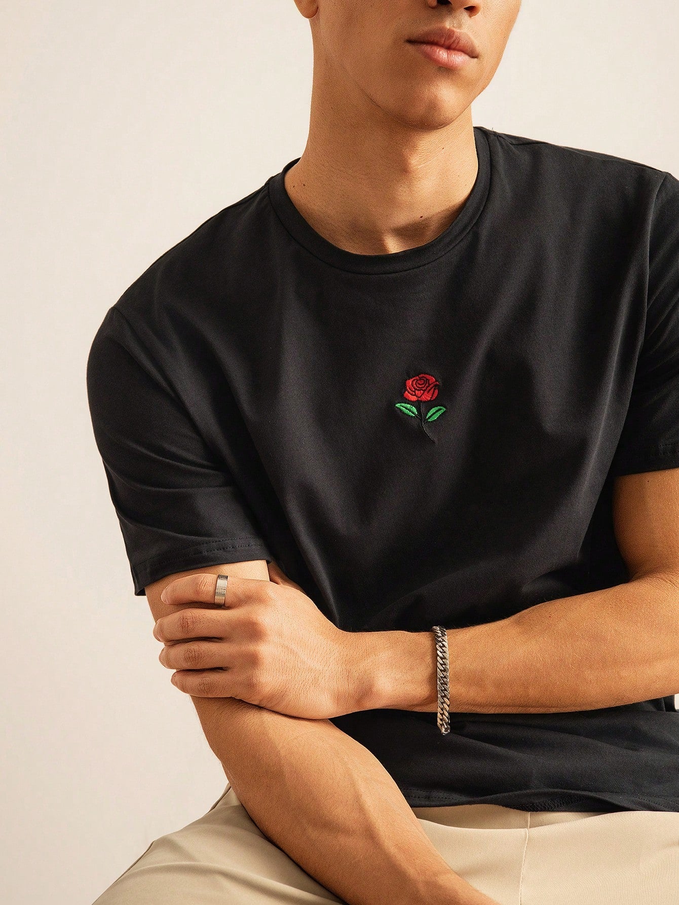 تي شيرت قصير الأكمام من القطن