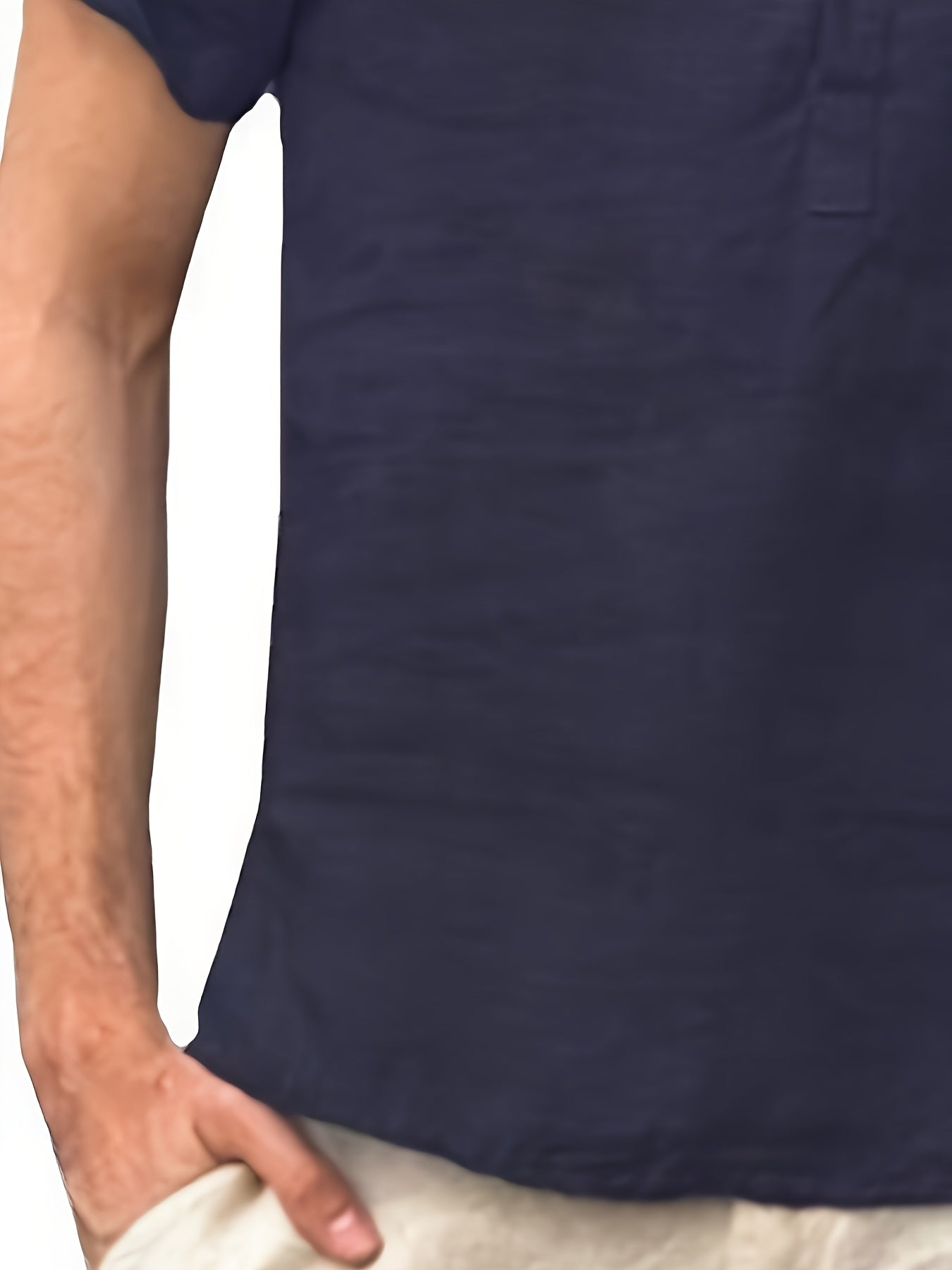 قميص رجالي خفيف الوزن من القطن والكتان بفتحة رقبة على شكل حرف V