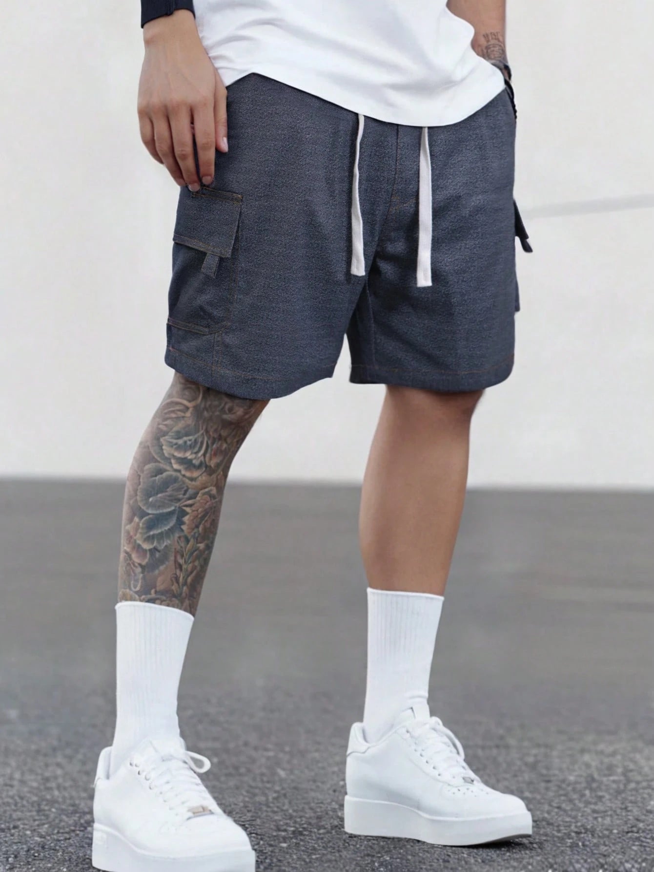 شورت رياضي سادة متعدد الجيوب للرجال