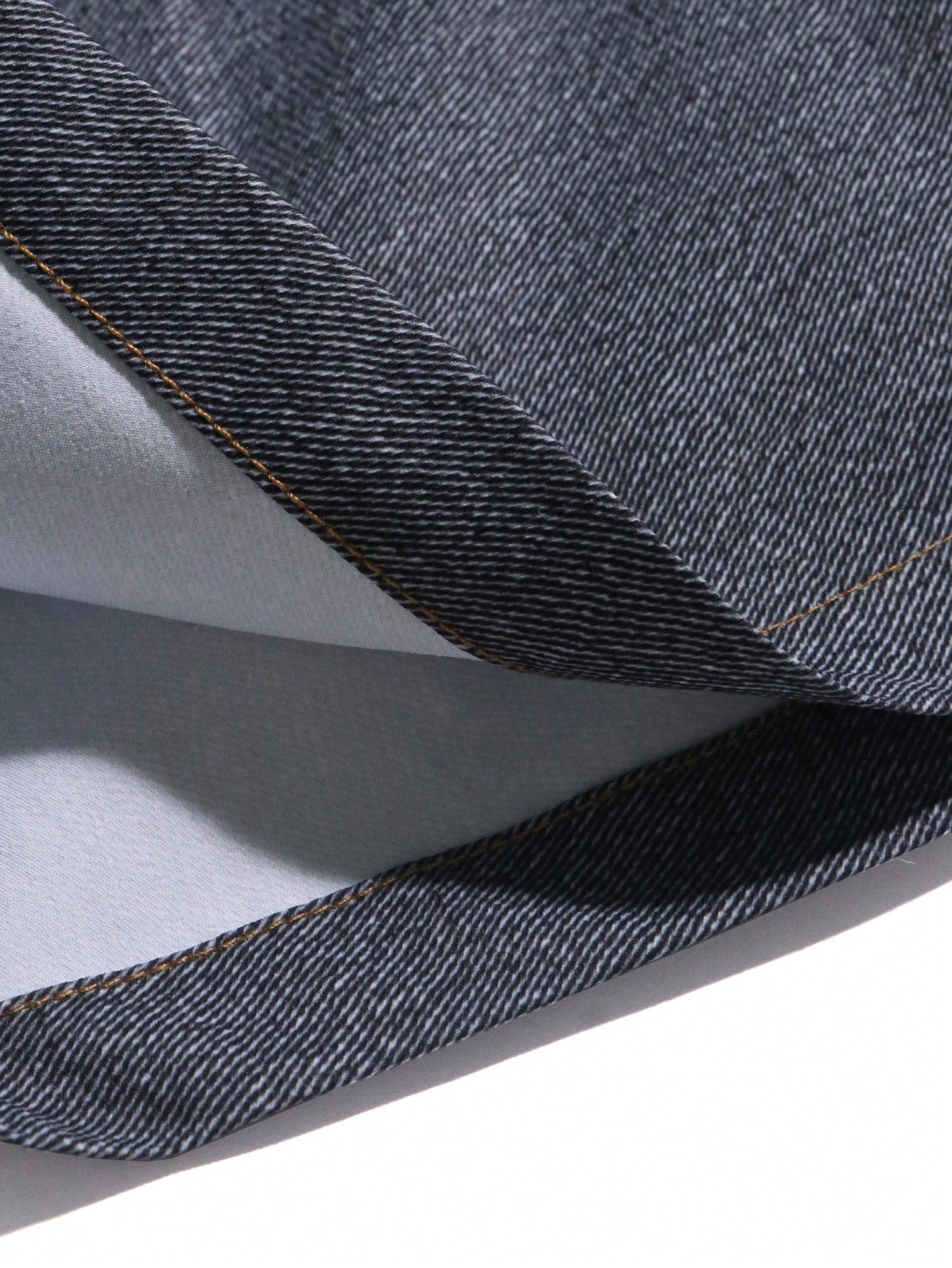 شورت رياضي سادة متعدد الجيوب للرجال