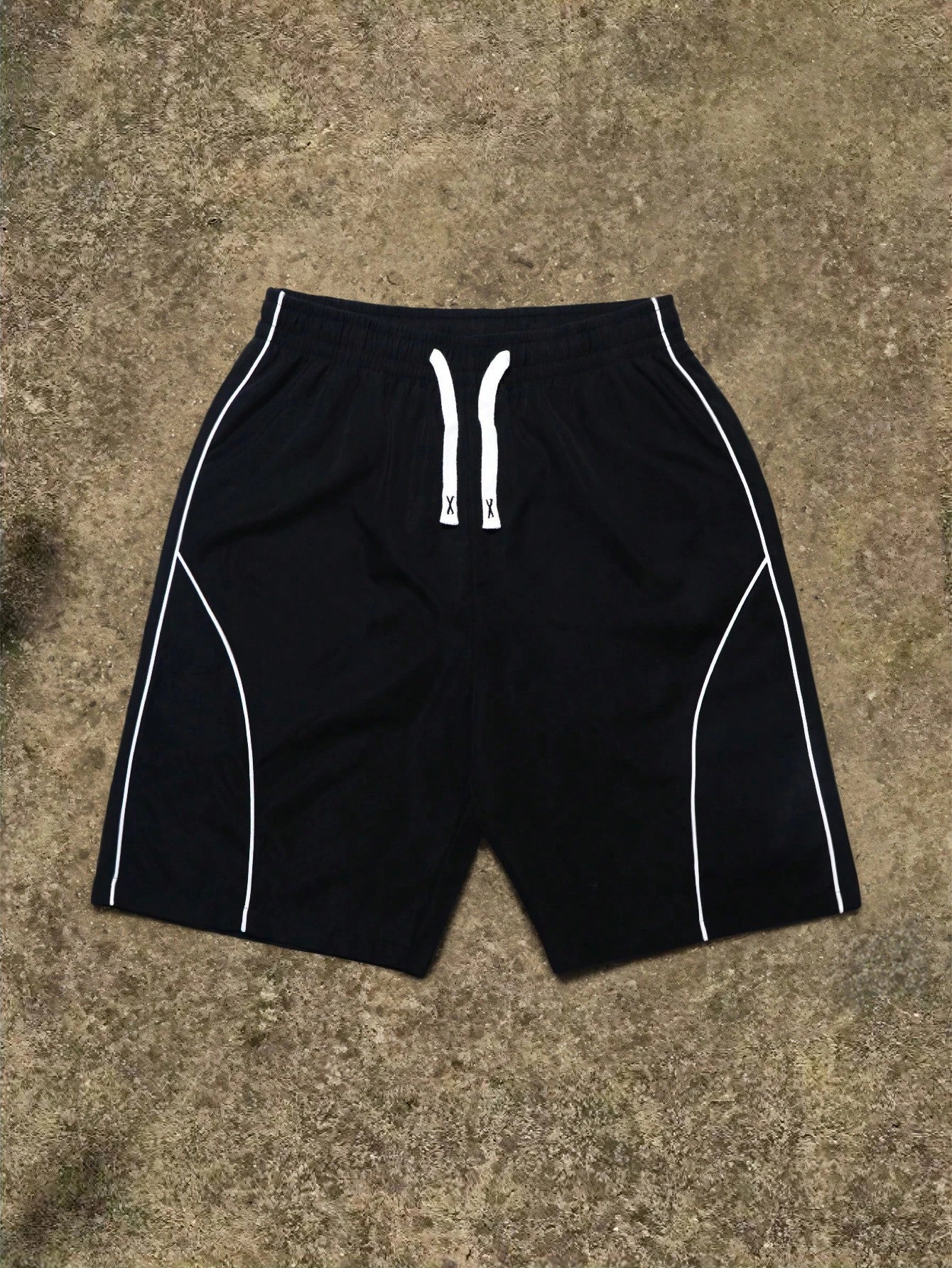 شورت رجالي كاجوال بخطوط وألوان سادة