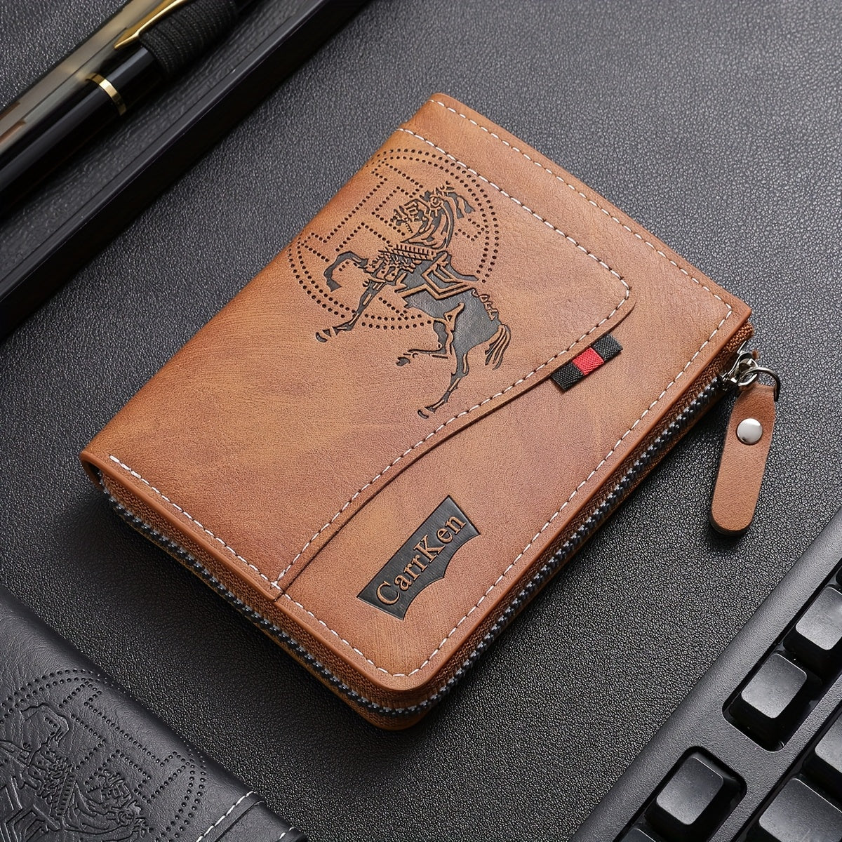 محفظة رجالية خفيفة الوزن بسحاب من CARRKEN - محفظة أعمال من الجلد الصناعي البني مع فتحات متعددة للبطاقات وحياكة آمنة، هدية مثالية للزوج أو الأب أو الصديق
