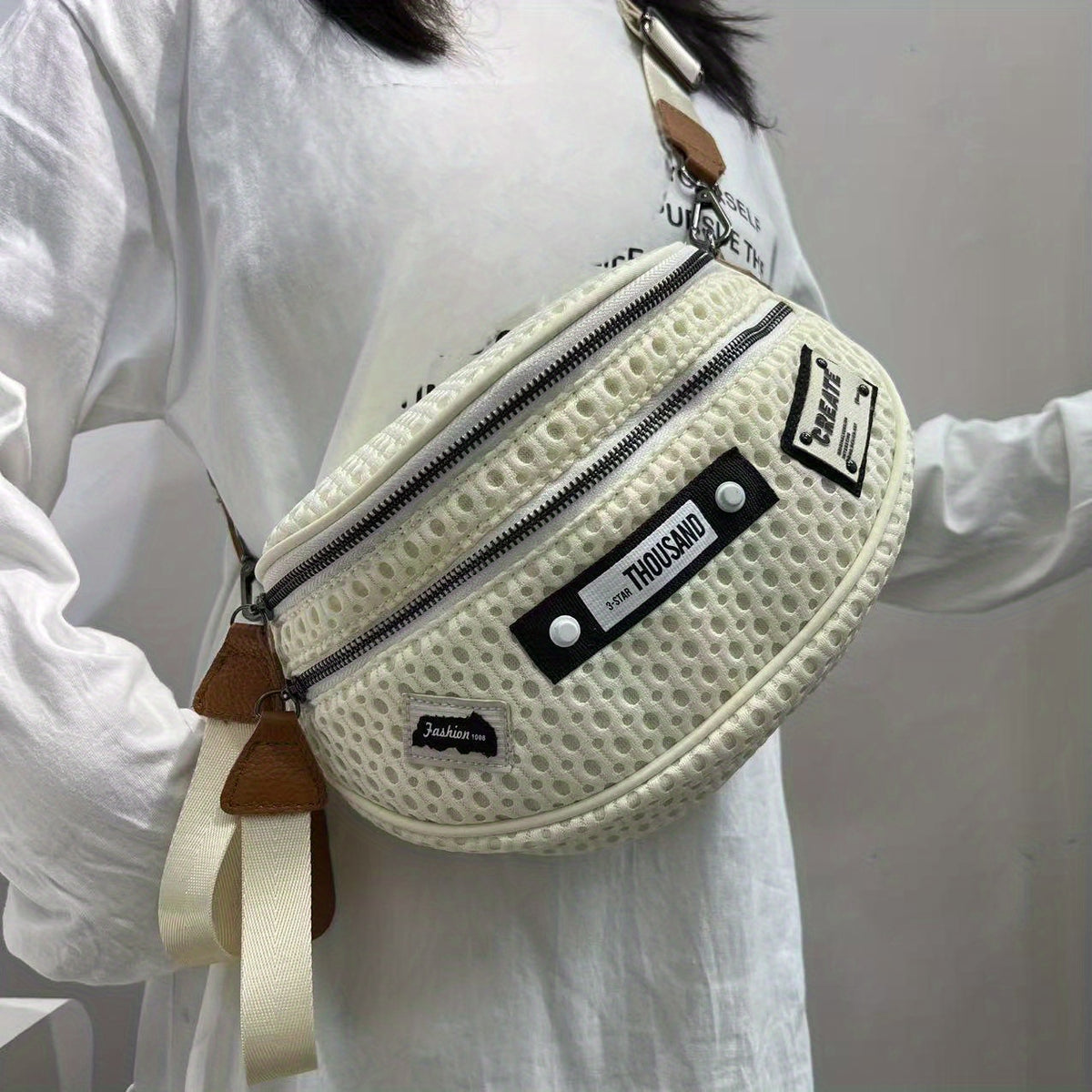 حقيبة صدر نسائية خفيفة الوزن وقابلة للتنفس من الشبك مع حزام قابل للتعديل وجيوب متعددة - حقيبة كروس بودي نايلون متينة للجري، الجيم والسفر - بيج/أسود، هدية عيد ميلاد أو رياضية عصرية، حقيبة هدايا متعددة الاستخدامات | حقيبة صدر أنيقة | إغلاق بسحّاب آمن