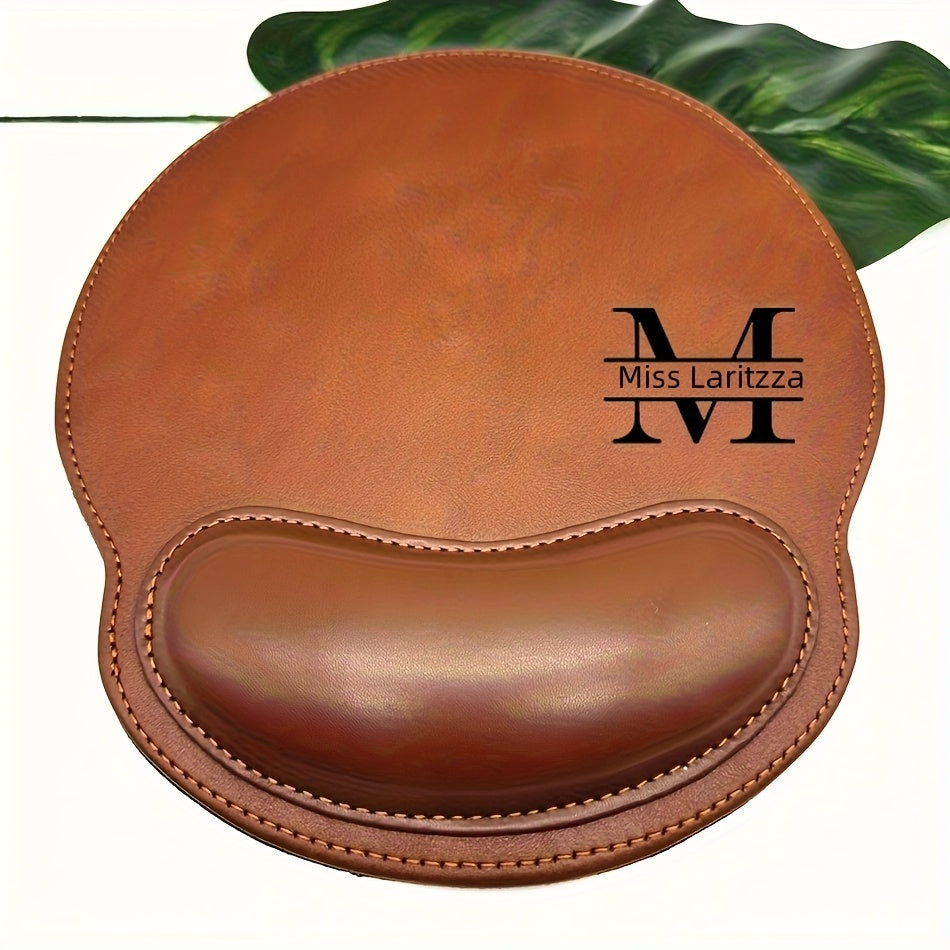 لوحة ماوس مخصصة - جلد PU مع اسم/حروف، دعم المعصم، هدية ترويجية لعيد الحب، الكريسماس، الذكرى السنوية