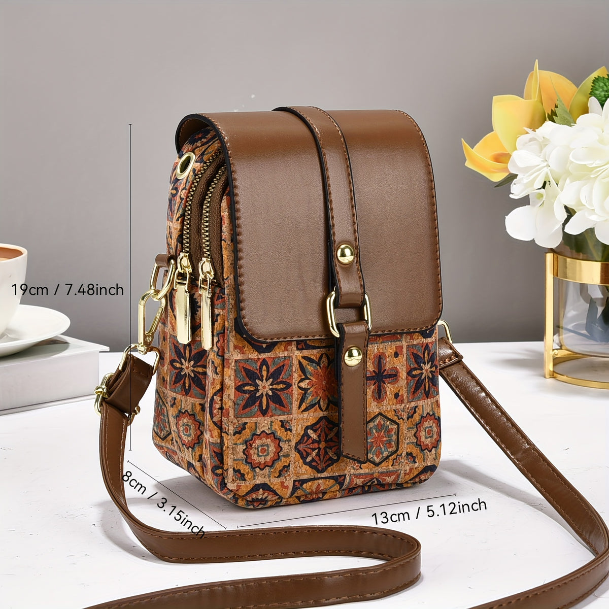 حقيبة كتف نسائية أنيقة مطبوعة هندسياً - بني اللون مع تصميم زهور ونجمات، إغلاق بسحاب، خفيفة الوزن، سعة كبيرة، مثالية للأوقات العارضة والرسمية، حقيبة كتف عادية | حقيبة مطبوعة أنيقة | إغلاق بسحاب متين، حقيبة كتف كبيرة