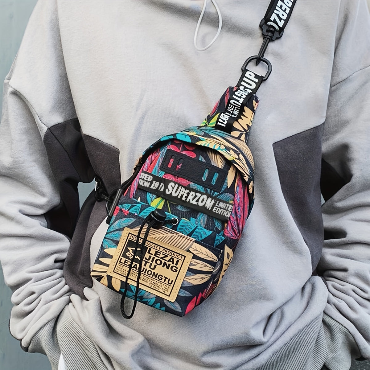 حقيبة كتف رجالية بطبعة أوراق استوائية وحروف - خفيفة، مضادة للسرقة مع حزام قابل للتعديل للسفر، العمل، الرياضة - مثالية للكلية، المدرسة، هدايا عيد الميلاد وعيد الشكر