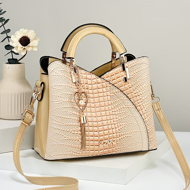 حقيبة يد نسائية أنيقة باللون الأسود بنسيج التمساح مع قلادة على شكل قلب، حزام قابل للإزالة، وأدوات ذهبية - حقيبة كتف أو عبر الجسم أنيقة للاستخدام اليومي، حقيبة يد يومية | إكسسوار أنيق | حقيبة مبطنة بالبوليستر