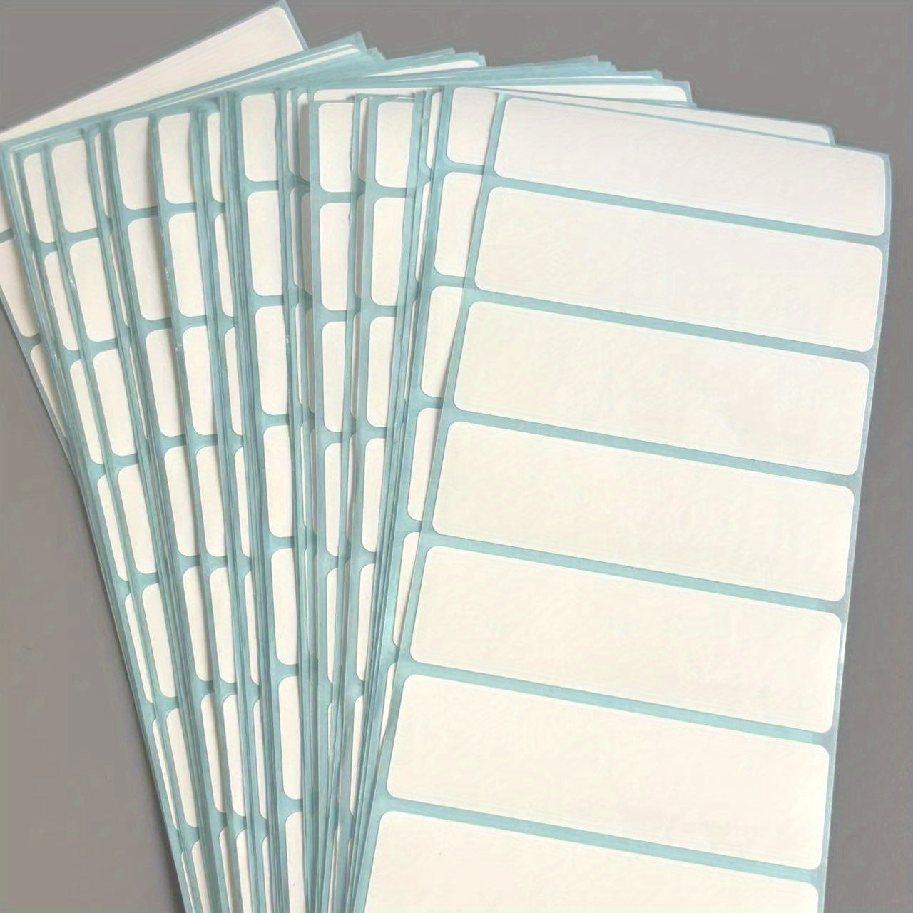 300 قطعة من ملصقات الملصقات الذاتية اللصق باللون الأبيض - سهلة الاستخدام، بطاقات متعددة الأغراض للمكتب والمدرسة والتنظيم المنزلي، مثالية لتسمية دفاتر الملاحظات والمخططين والمزيد