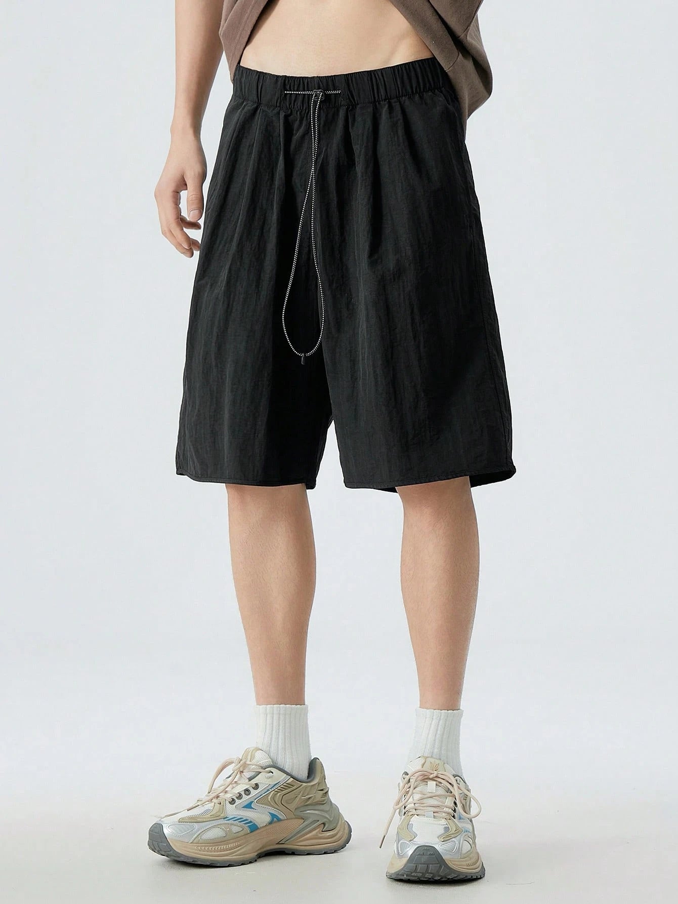 سروال قصير من نسيج مُنسوج