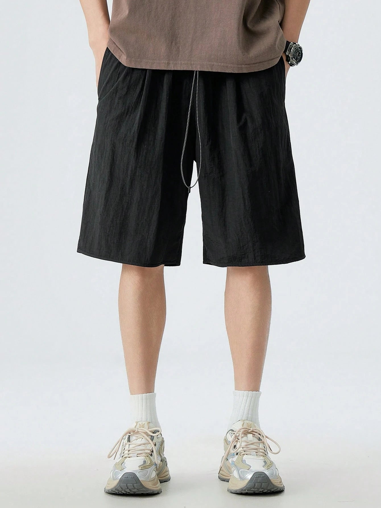 سروال قصير من نسيج مُنسوج