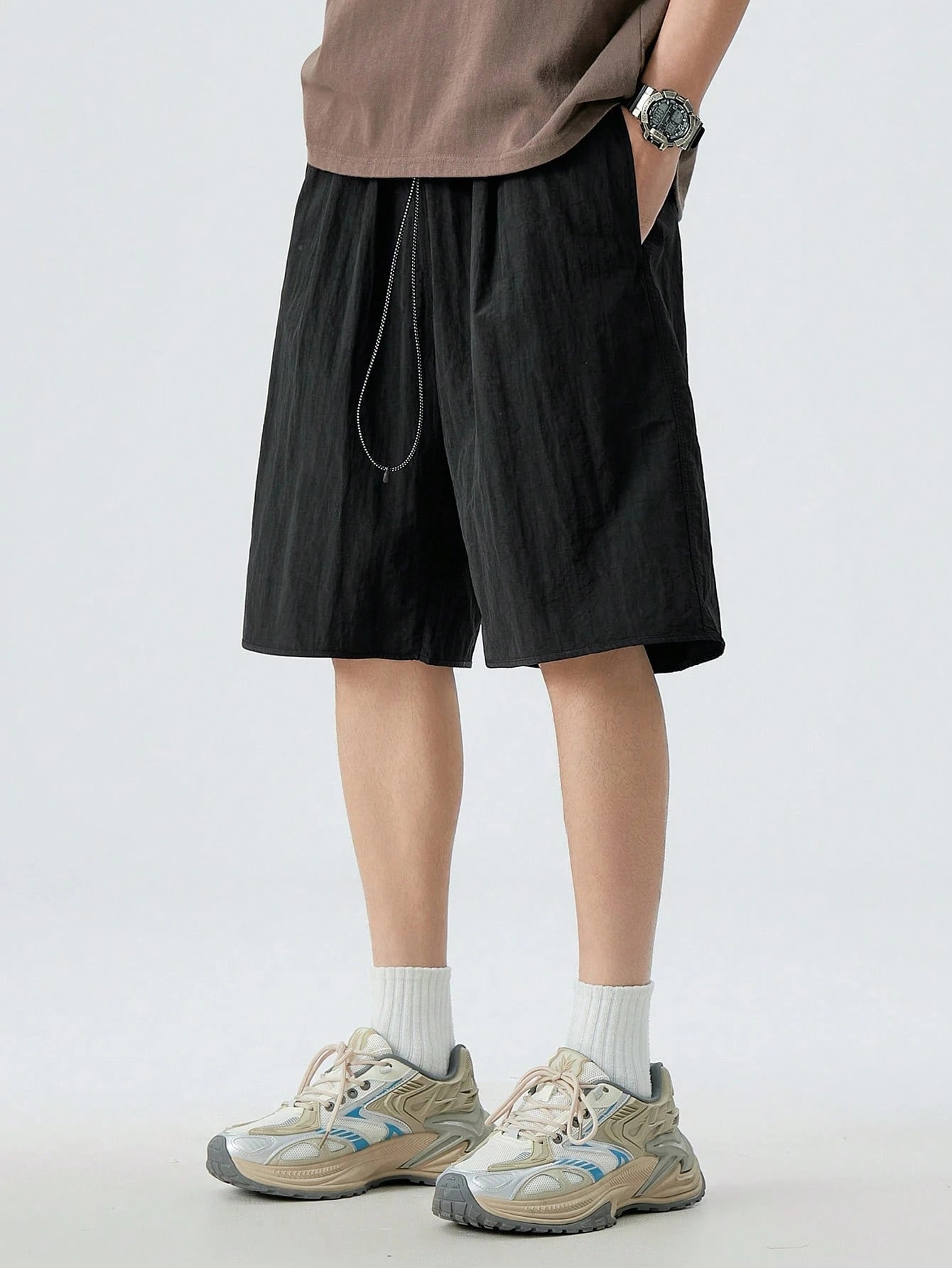 سروال قصير من نسيج مُنسوج