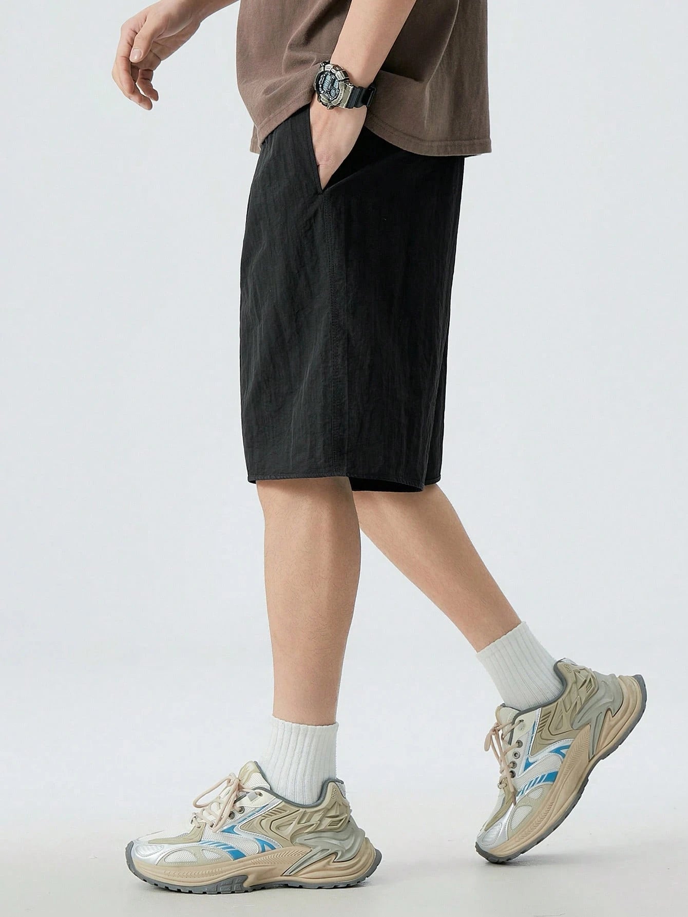 سروال قصير من نسيج مُنسوج