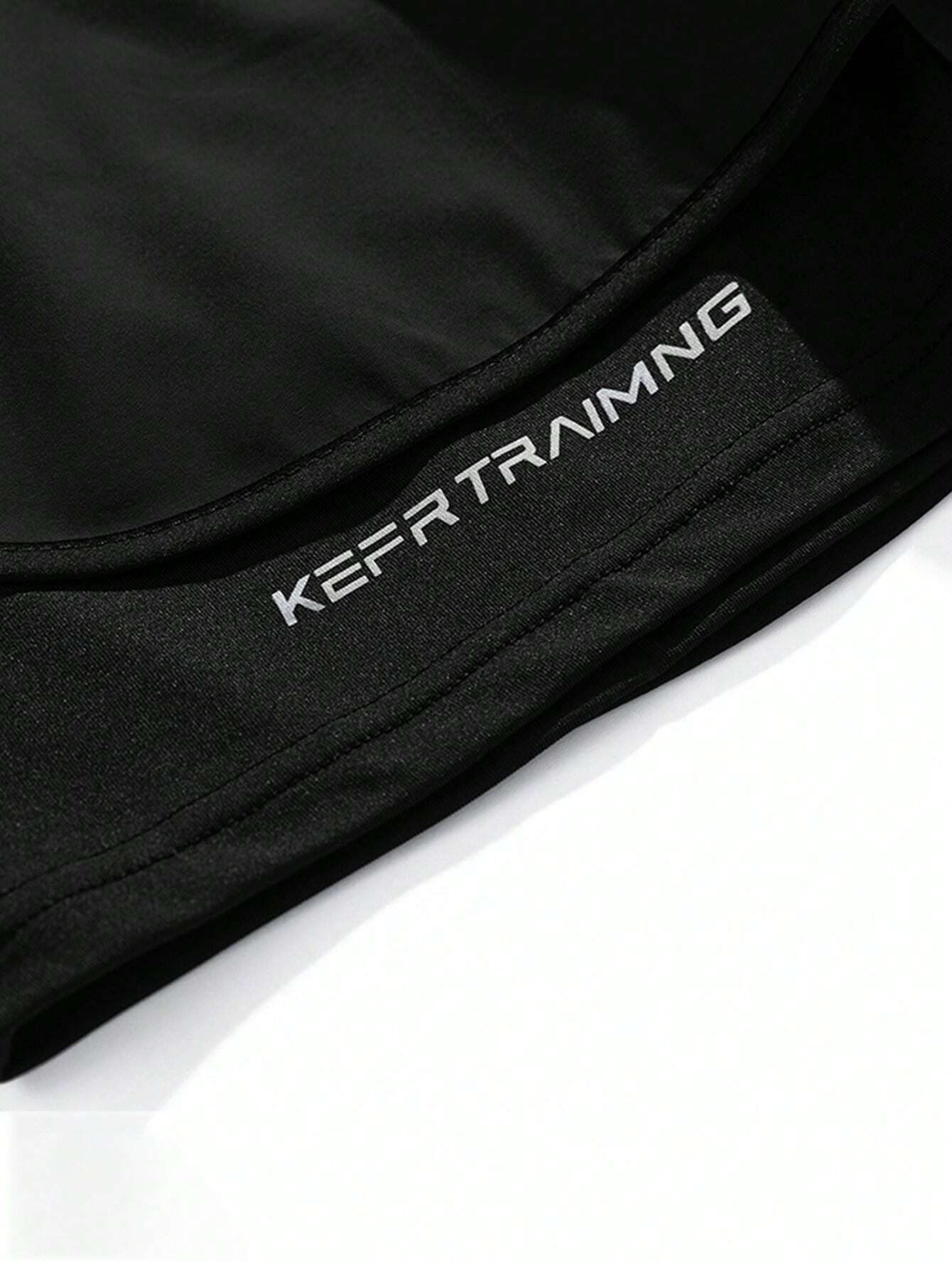 شورت رجالي ذو لون أساسي