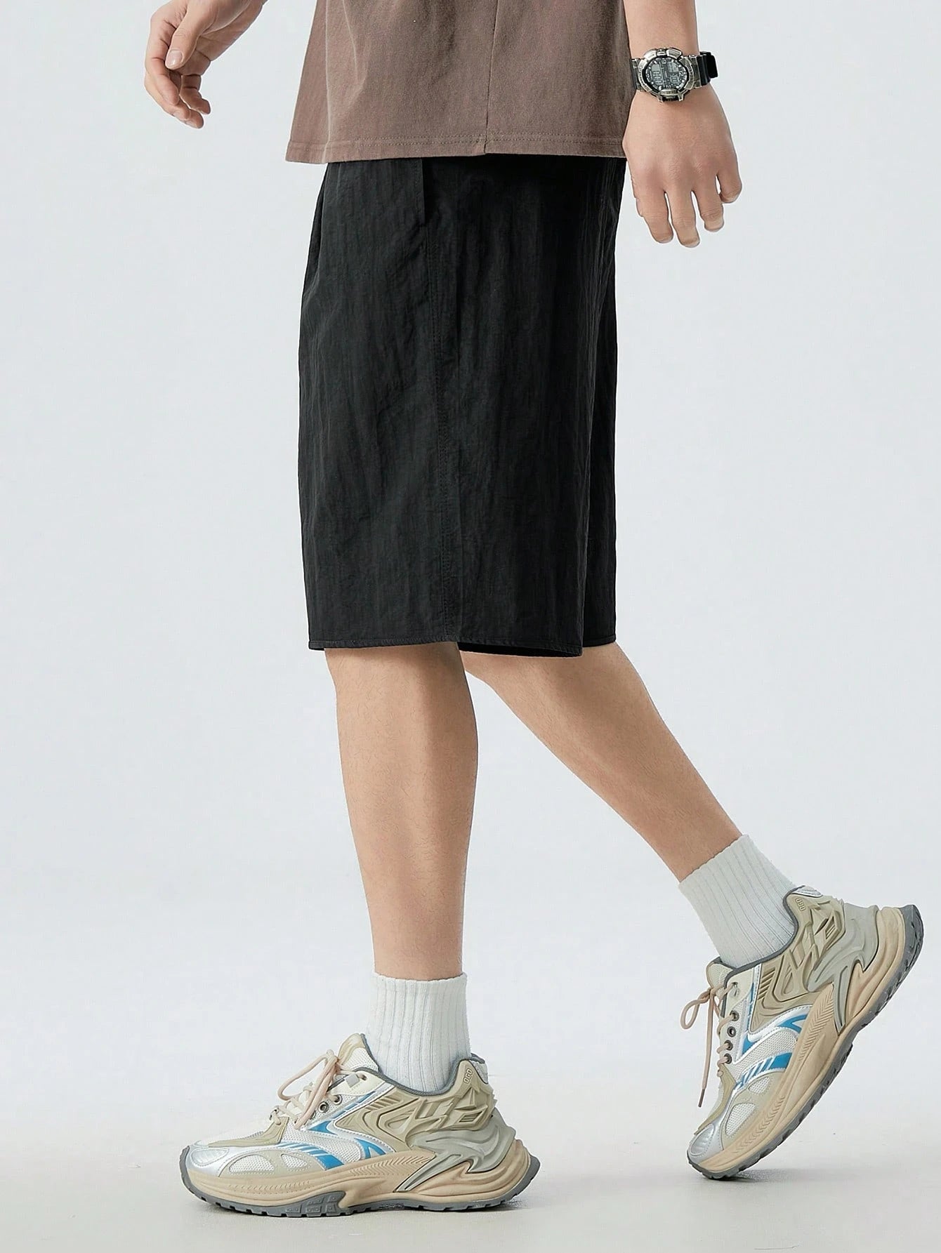 سروال قصير من نسيج مُنسوج