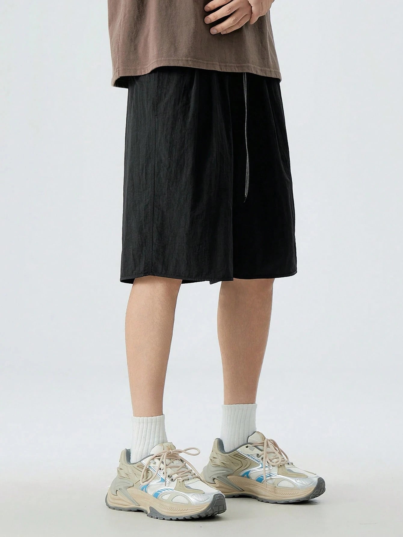 سروال قصير من نسيج مُنسوج