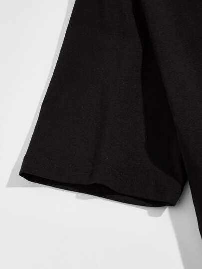 SHEIN طقم بيجامة سروال قصير مع تي شيرت مموه وعبارة للرجال