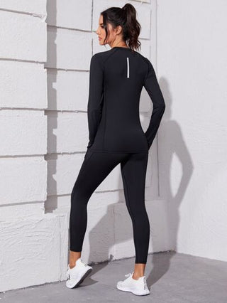 SHEIN Sport Gameset طقم نسائي رياضي متكامل يحتوي على تي شيرت برزم للإبهام وجيب للهاتف وجينز لياقة بدنية