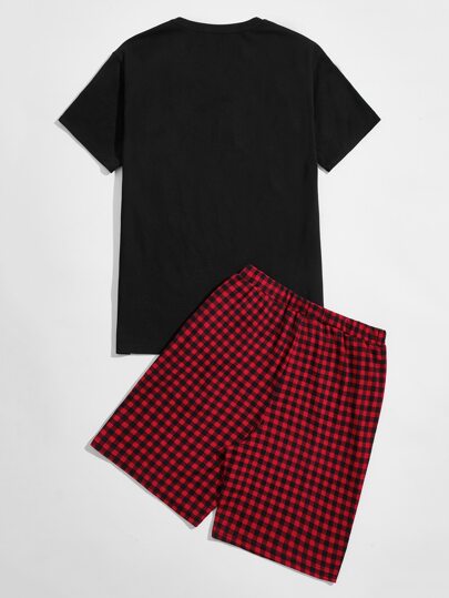 SHEIN طقن بيجامة سروال قصير مخطط مربعات مع لباس علوي جرافيك عبارة للرجال
