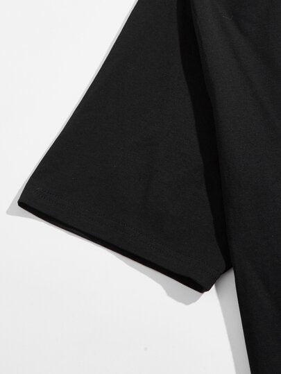 SHEIN طقن بيجامة سروال قصير مخطط مربعات مع لباس علوي جرافيك عبارة للرجال