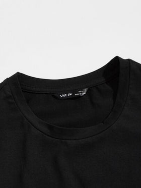 SHEIN طقن بيجامة سروال قصير مخطط مربعات مع لباس علوي جرافيك عبارة للرجال
