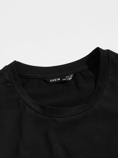 SHEIN طقن بيجامة سروال قصير مخطط مربعات مع لباس علوي جرافيك عبارة للرجال