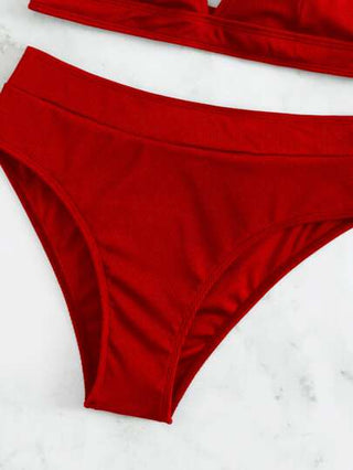 Swim مجموعة بكيني بزر مرتبط على شكل مثلث وسيقان عالية الخصر 2 قطعة بكيني موسم الصيف على الشاطئ