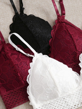 Shein Underwear&Sleepwear Basics مجموعة ثلاث طقمات من الثياب الداخلية الحريرية بنمط الدانتيل الزهري، حمّالة الصدر وسروال داخلي