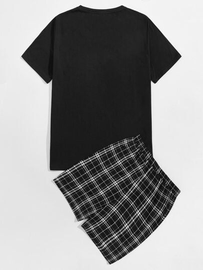 SHEIN طقم بيجامة شورت مع لباس علوي بجيب مرقع بطباعة مربع النقش للرجال