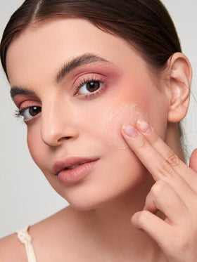 SHEGLAM بلسم تنظيف الوجه المغذي بزهرة النيرولي 35 جرام كريم إلى زيت فيتامين سي بلسم تنظيف يذوب المكياج منظف للوجه مزيل المكياج علامة تجارية جمال مكياج ميكب مستحضرات تجميل للنساء الفتيات مثالي لفصل الشتاء الربيع مثالي ل- Y2K أزياء أنيقة رمضان هدية حفلة جاه