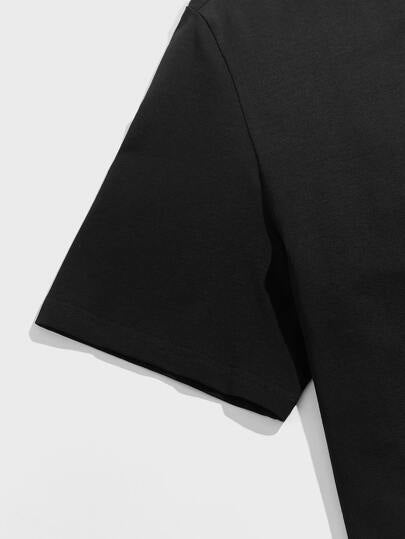 SHEIN طقم بيجامة تيشيرت بياقة دائرية وبنطلون ترتان رجالي