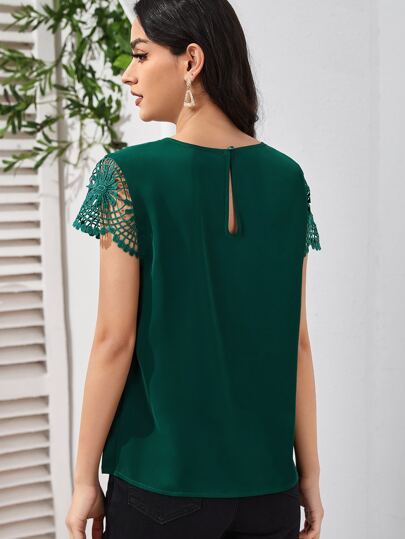 SHEIN Clasi بلوزة بأكمام دانتيل جيبور و فتحة عنق